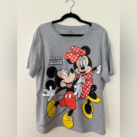 Disney Mickey & Minnie Gray Graphic Printed T-Shirt Casual Short Sleeve Unisex - Picture 1 of 15